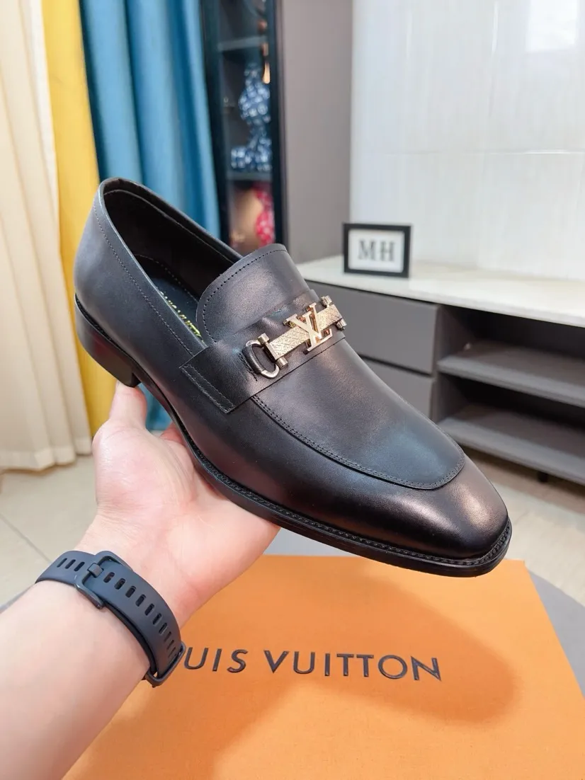 Men's men's shoes 💰500🌸🌸 [Louis Vuitton (LV)] High-end business formal leather shoes 🍀 luxurious and elegant style, both practicality and style, professional focus on details and quality, counter original 1⃣️: 1⃣️ ultra-accurate reproduction 👍🏻! Material: The upper is made of imported original calfskin➕imported Italian cowhide leather. Original anti-slip and wear-resistant outsole! Code number: 38--44 (45 customized)